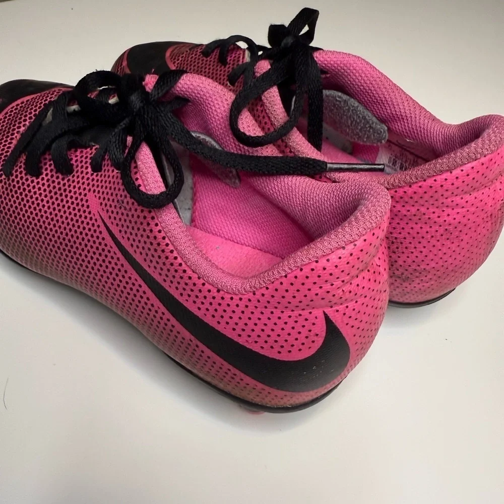 Nike Pink and Black Athletic Cleats Shoes Sleek Design Youth Size 1 GUC